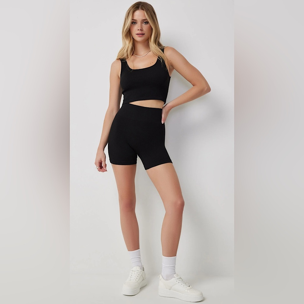 MOVE seamless ribbed shorts